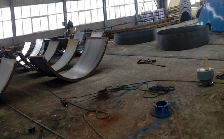 100噸水泥灌焊接現場 100噸水泥灌焊接現場