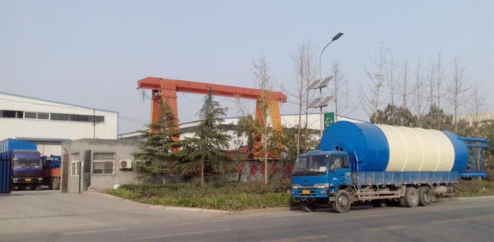 客戶定制的100噸水泥罐發貨現場 客戶定制的100噸水泥罐發貨現場